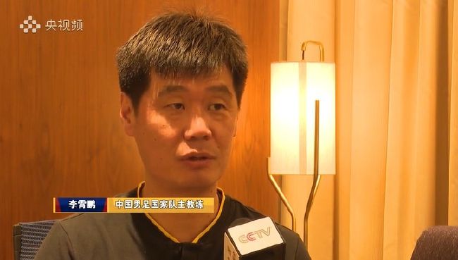 当日还跟她联手，给靳凤推了腿脚，讹了二两银子两人对半分呢。